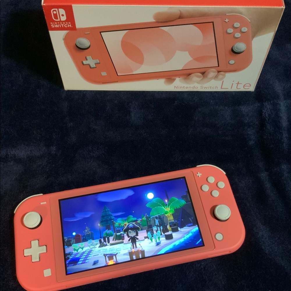 Coral Nintendo Switch Lite - Like new with Box